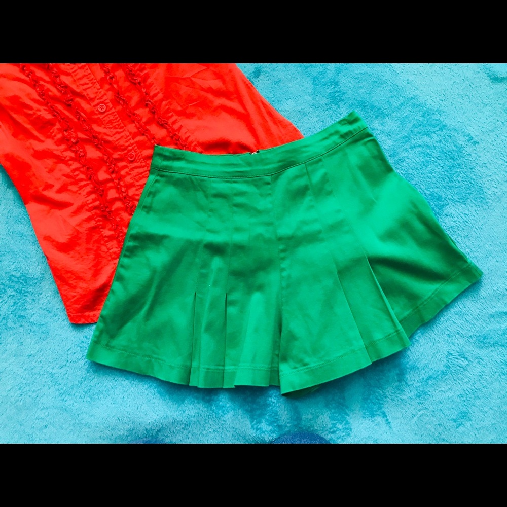Gorgeous Kelly Green Monteau shorts sz M
